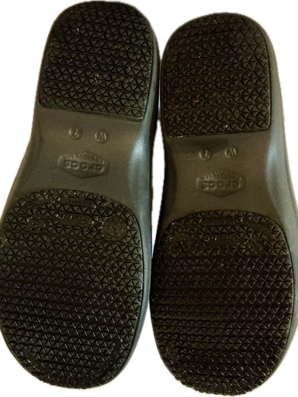 Crocs Bistro Graphic Clogs Gray & Black Women’s  - Size 7 - Slip Resistant - Picture 4 of 6